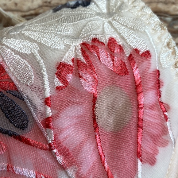 2/$20. Incredible Papillon ladies bra made in Italy in size 32B. - Picture 5 of 8